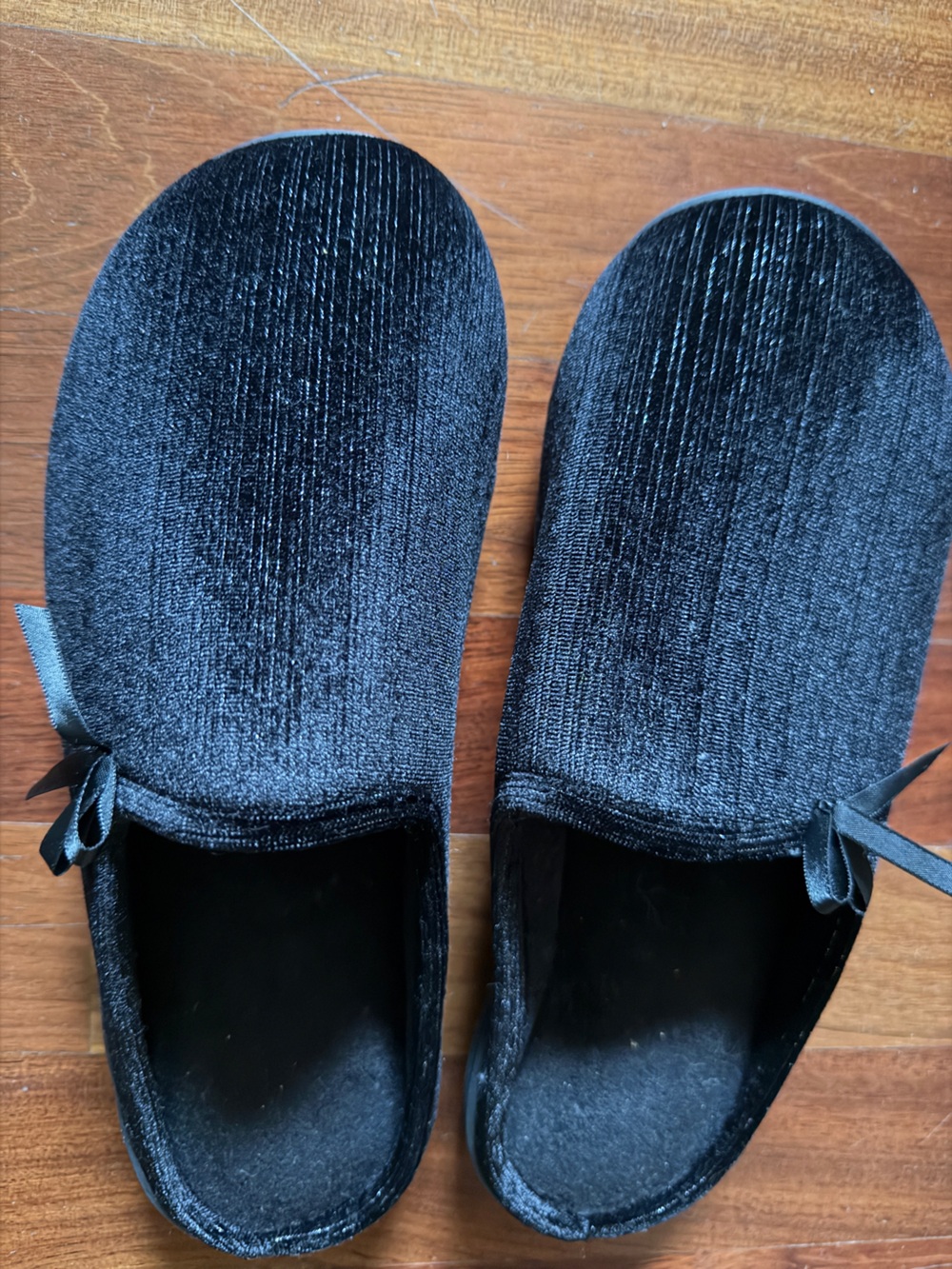 Isotoner Black Metallic Sparkle House Slippers with Bows – fits US 8.5-9 - Picture 3 of 5